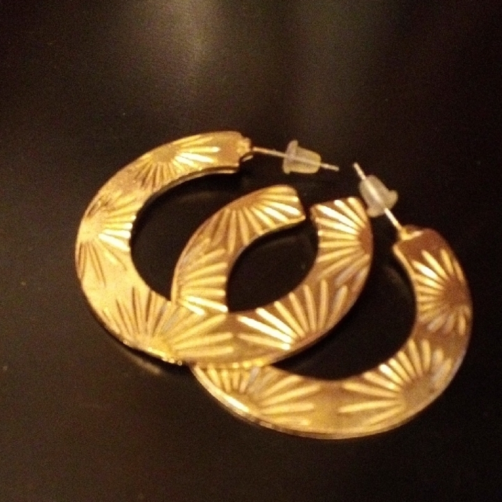 Elegant Gold Hoop Earrings - Picture 2 of 4